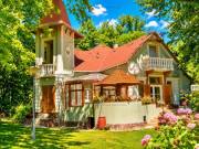 Balatonszemesen villaépület eladó