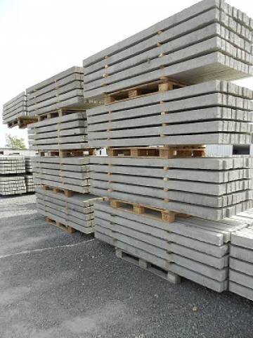 Drótfonat,vadháló,betonoszlop,kerítésdrót,kerítés oszlopok,drót,huzal,tüskésdrót,zsalukő - Kép