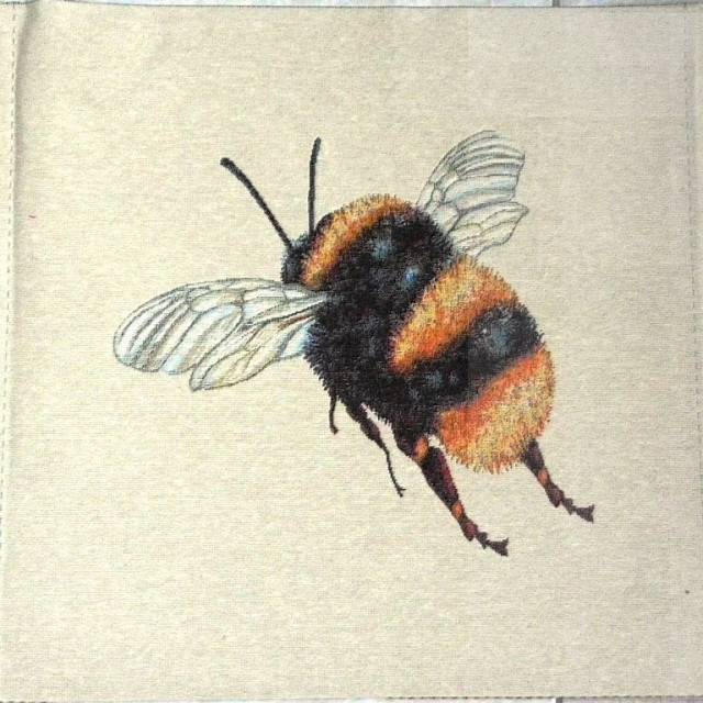 ZÜMI, méhecske mintás jacquard párna panel - HomeTextiles - Kép
