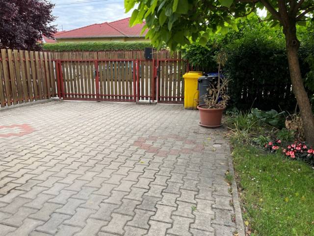 Dunaharasztin piac közelében Bezerédi lakó parkban 114 nm 4+1 szobás szélső sorház garázzsal, Bezeré - Kép