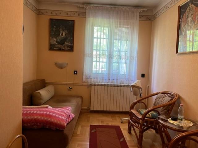 Taksonyban 107 nm nappali+3 szobás alápincézett családiház garázzsal  - Kép