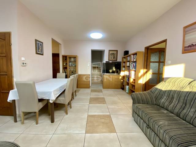 Eladó - Ikerház - Kényelmes, otthonos - Kép