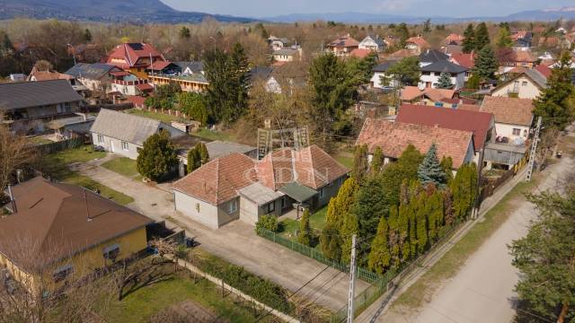 Eladó - Családi ház - Város - Kép