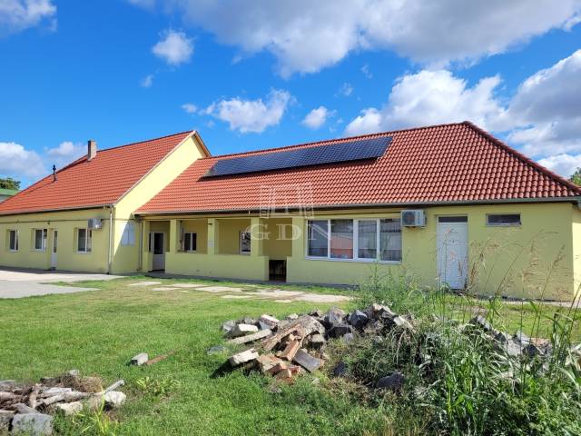 Eladó - Vendéglátás - Petőfi Sándor utca - Kép