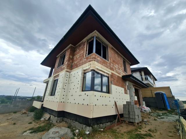 Eladó - Családi ház - Panorámás családi ház - Kép