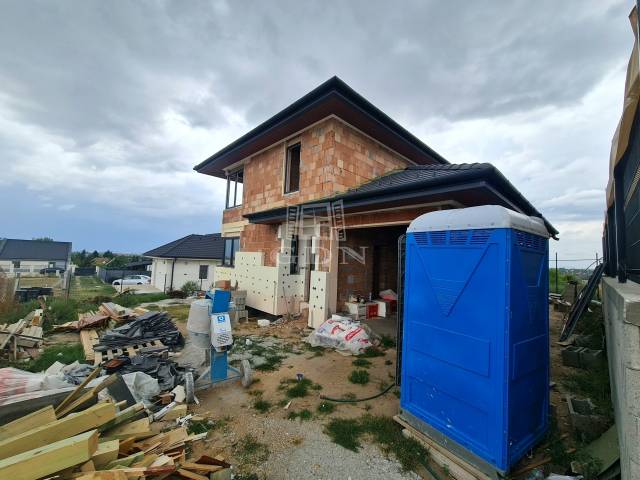 Eladó - Családi ház - Panorámás családi ház - Kép