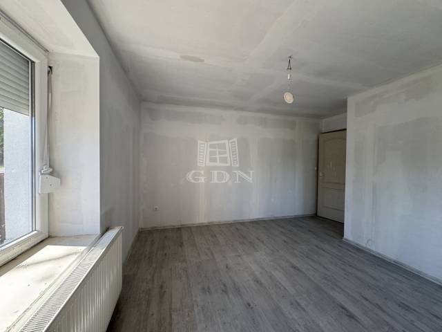 Eladó - Családi ház - Központ - Kép