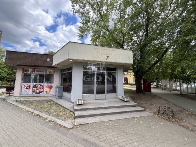 Eladó - Üzlethelyiség - Fő tér - Kép