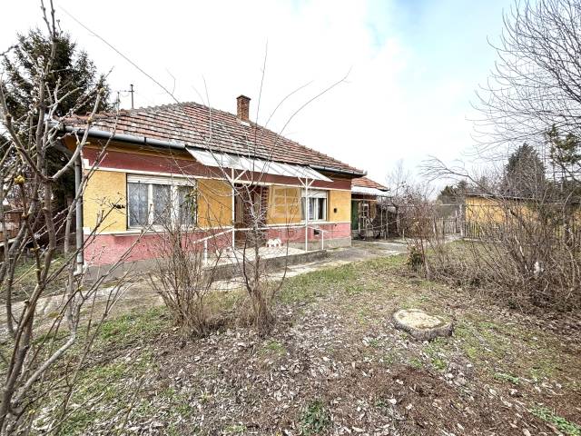 Eladó - Családi ház - Saroktelken, lévő családi ház! - Kép