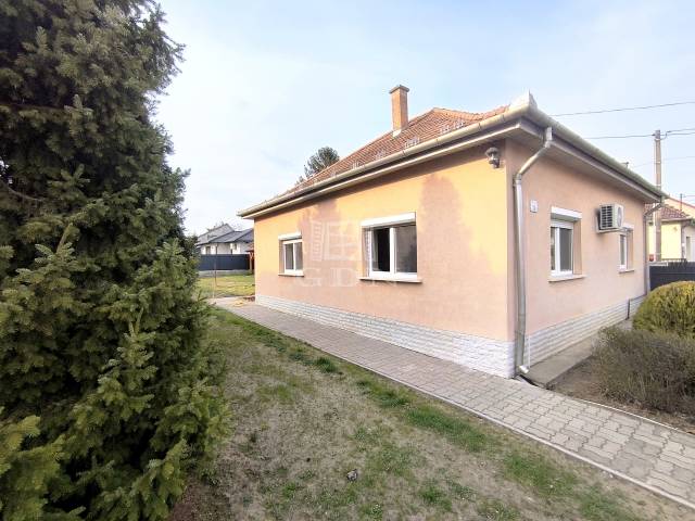 Eladó - Családi ház - Deák Ferenc utca - Kép