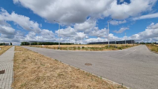 Eladó - Fejlesztési terület - Alba Ipari Parkban - Kép