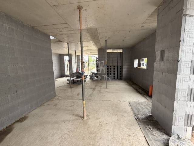 Eladó - Ikerház - Tópark utca - Kép