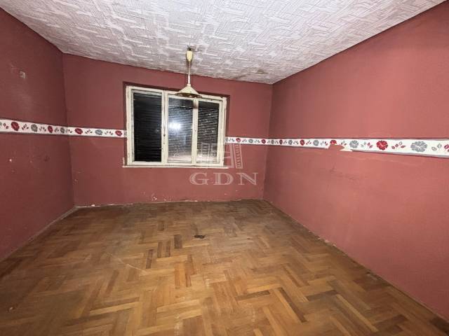 Eladó - Családi ház - Felújítandó ház, nagy telekkel! - Kép