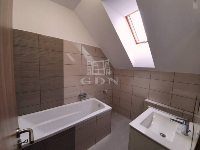Kiadó - Lakás (téglaépítésű) - Belváros közelében - Kép