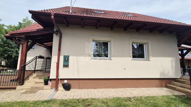 Eladó - Családi ház - Családi ház, közel a Dunapartoz - Kép