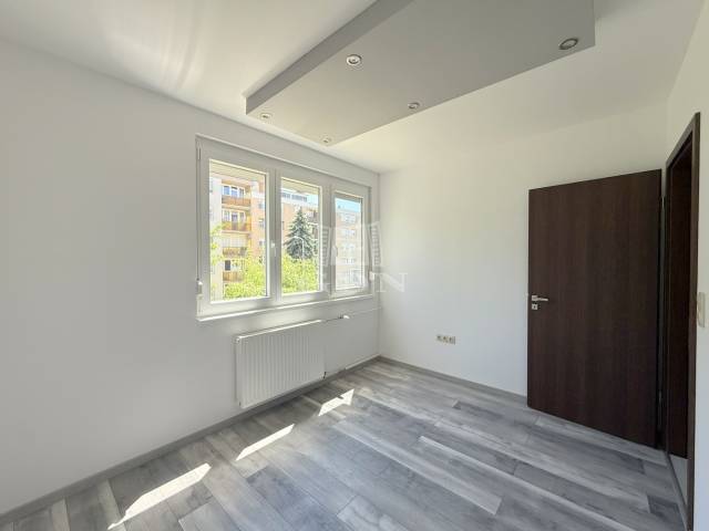 Eladó - Lakás (panel) - Kedvelt utcája - Kép