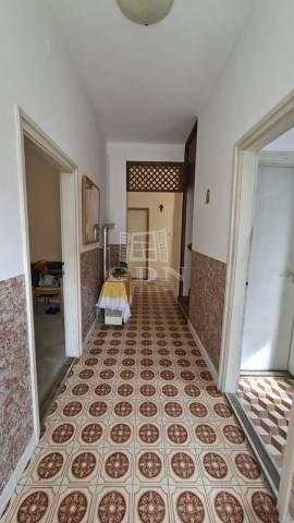 Eladó - Családi ház - 10 perc sétára a parttól - Kép