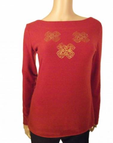 Téglavörös színű, csónaknyakú felső kövekkel díszítve - (M) (5XL) - Mandala - Kép