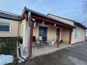 Enying–Balatonbozsok – gondosan karbantartott családi ház jó utcában!