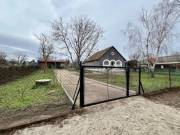 Tóalmás, eladó, központ és strandfürdő közeli építési telek, 45 m2 fedett terasz és 15 m2 mobil ház