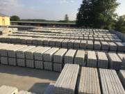 Betonoszlop, Nátó háló, nátóháló, nátodrót, náto drót lábazati elem, lábazatielem   