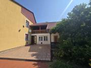 ELADÓ CSALÁDI HÁZ A VASÚT ÉS A BALATON KÖZÖTT