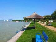 Balatonberényben közvetlen vízparti nyaraló