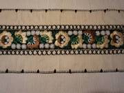33x85 cm.-esfekete, piros és aranysárga színekkel díszített dekoratív falvédő eladó.