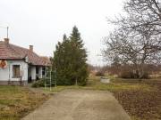 Poroszlón a Tisza-tó szomszédságában, összközműves telek vagy nyaraló eladó!