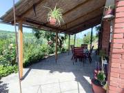 Tamásiban gyönyörű dombtetőn, 2 szintes, 50 m2-es házikó csodás panorámával eladó!