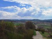 Panorámás, építhető ZÁRTKERT eladó PÉCSELYEN