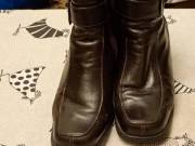 klasszikus, fekete bőr, tömör sarkú női bokacsizma elegáns csattal és szögletes orrú, vintage stílus