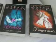 Sarah Waters: Affinity, Fingersmith (angol, új, 2000 Ft/db)