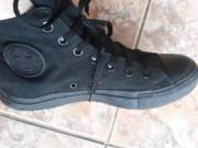 Fekete Converse dorko.