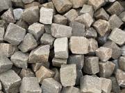 Bazalt kockakő, bazaltkocka, kockakő, bazalt, macskakő, 10cmx10cm (friss törésű felület).