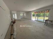 Eladó 190 m2-es családi ház Besnyő, Csendes