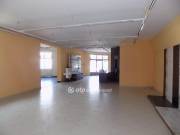 Kiadó 180 m2-es üzlet Üröm, 10-es út mentén