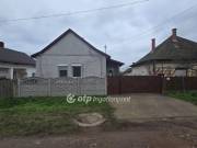 Eladó 57 m2-es családi ház Tetétlen, központ