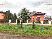 Eladó 176 m2-es családi ház Biharnagybajom, Frekventált, Központ közeli