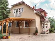Eladó 240 m2-es családi ház Eger, Családi házas környezet