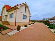 Eladó 193 m2-es családi ház Poroszló, Központ közeli