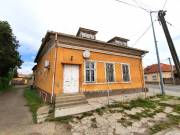 Eladó 145 m2-es házrész Nagykőrös, Központ