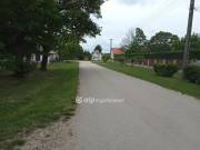 Eladó 819 m2-es építési telek Martonvásár, Központ