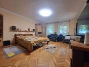 Eladó 146 m2-es családi ház Makó, Házak között