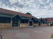 Eladó 320 m2-es üzlet Újszilvás, családi házas
