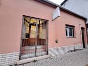 Eladó 90 m2-es üzlethelyiség Tát, Fő út