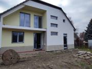 Eladó 296 m2-es családi ház Göd