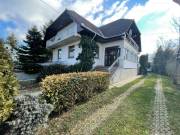 Eladó 330 m2-es családi ház Balatonszárszó