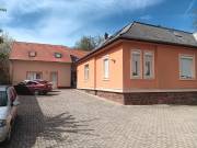 Eladó 550 m2-es családi ház Veszprém