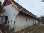 Eladó 60 m2-es házrész Neszmély
